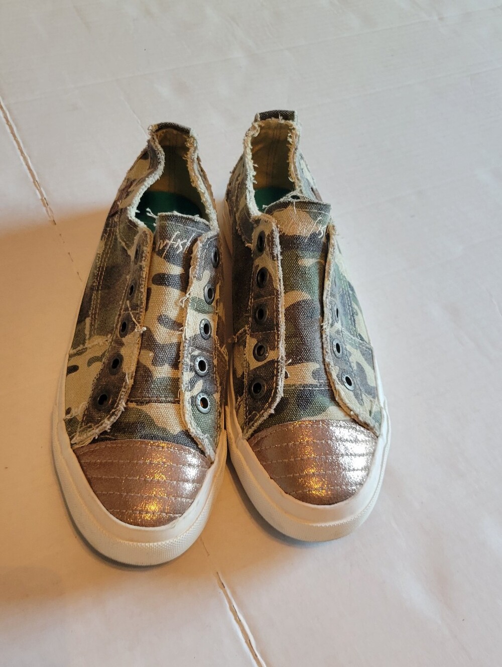 Blowfish Malibu Camo Slip-On Sneakers with Metallic Toe Ladies Size 10